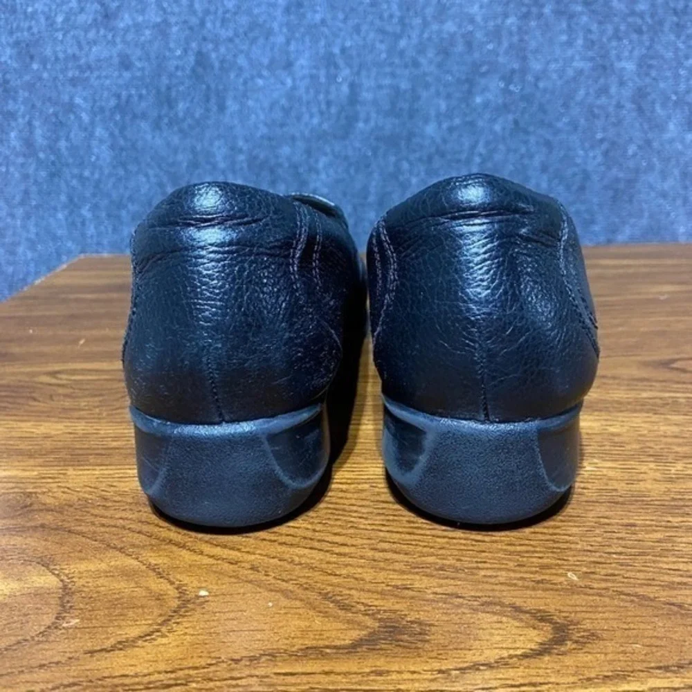 Clarks Collection Womens Black Leather Slip On Loafers Low Wedge 7.5W Minimalist